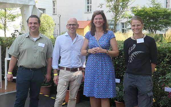 Gruppenbild mit Staatssekretärin Dr. Ophelia Nick (Bündnis90/Die Grünen)