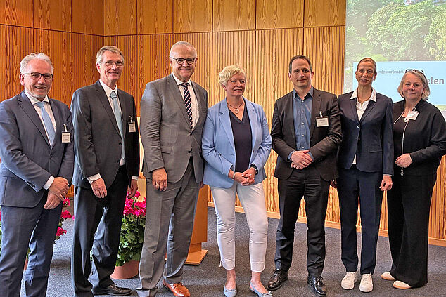 Gruppenbild der Rednerinnen und Redner