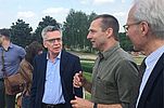 drei Männer im Gespräch